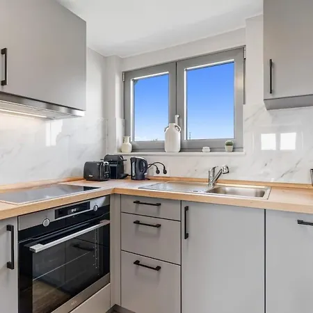 Modern Limpertsberg Near Center *