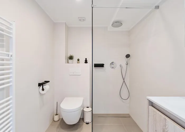 Modern Limpertsberg Near Center *