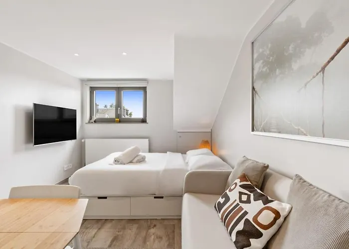 Modern Limpertsberg Near Center *